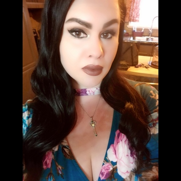 Meet your Posher, Gina - Picture 2 of 4